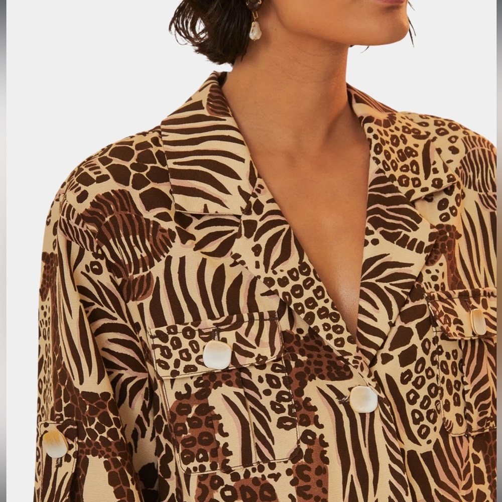 Farm Rio Sand Button up - Picture 2 of 5